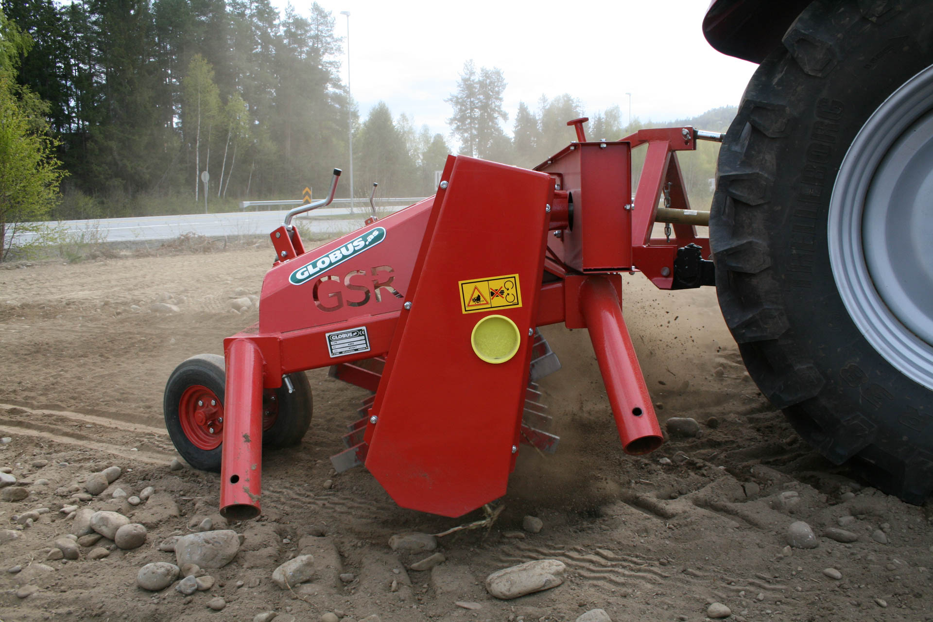 Stone Rake Machine Stone rake Globus GSR 32300 - Underhaug As